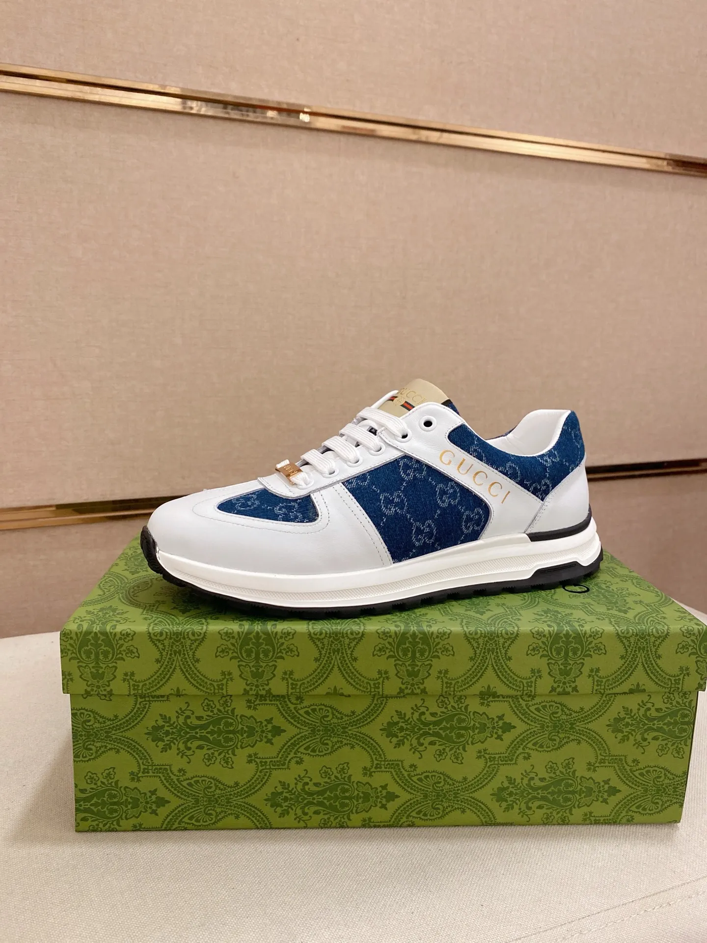 Men's clothing and shoes💰 400💰🇮🇹🇮🇹GUCCI (Gucci) top 🔍🔍 new models are on sale at the same time, the upper 🇮🇹 is imported Italian first-layer cowhide, the lining is fully imported sheepskin 💪💪, completely 1⃣️compared 1⃣️Reproduction🇮🇹💪💪, ⚠Sole: The original sole is specially provided by the original factory, the exclusive movable molded sole is super comfortable, ⚠Original factory follow-up goods, 🔍🔍high quality, you can enter and leave the counter at will, welcome to compare⚠. Code number: 38-44 (45 is custom-made and cannot be returned or exchanged)